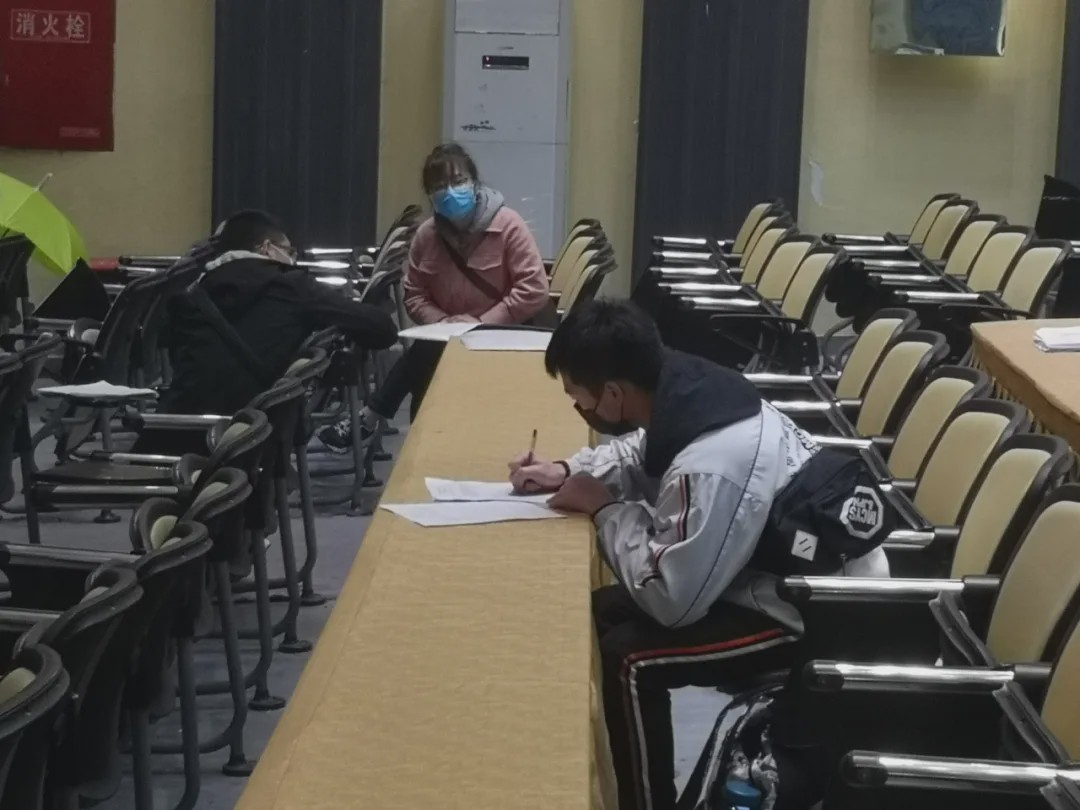 细雨过后空气清新,春雨过后的泥土气息