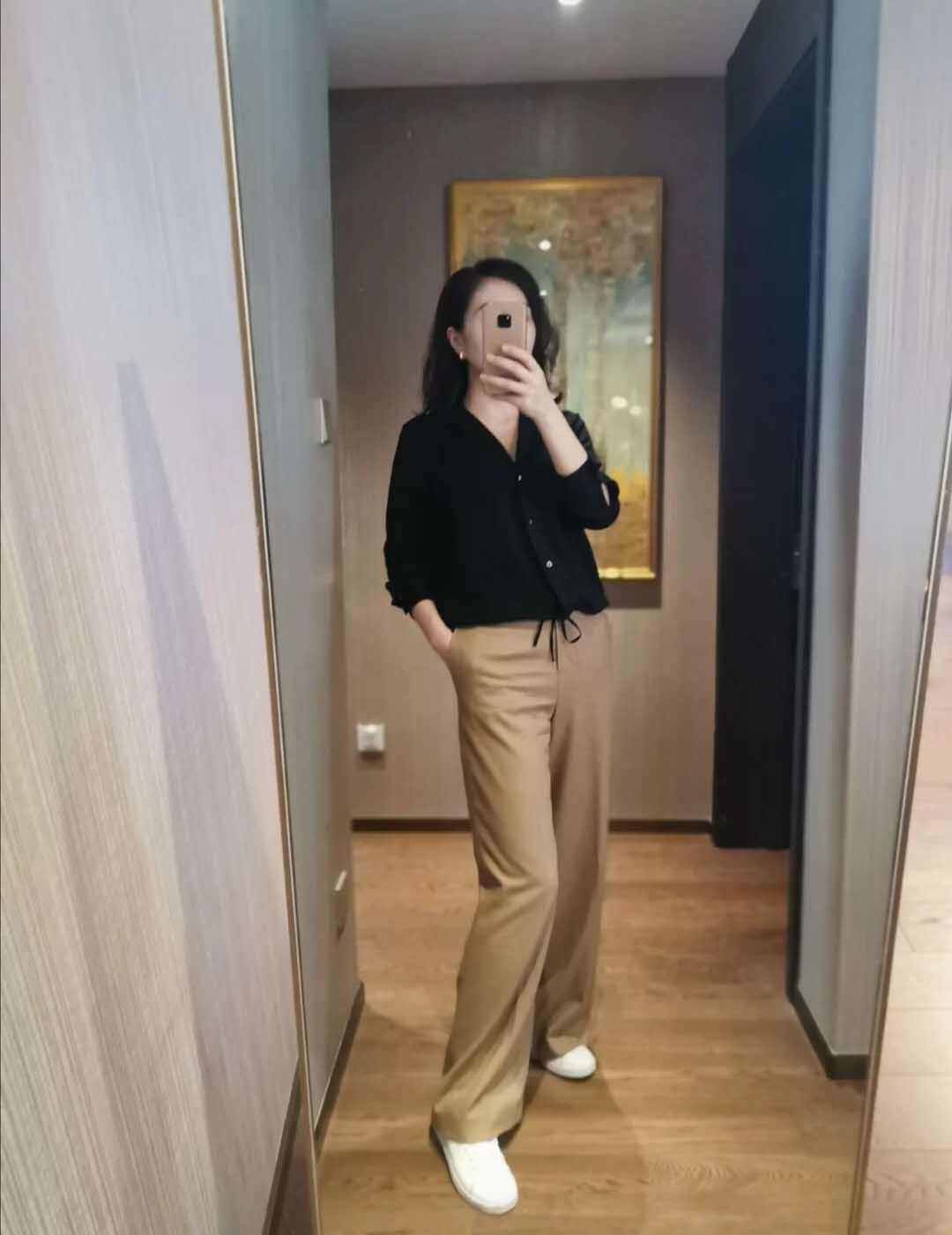 灰色上衣搭配卡其色裤子好看吗,冬季卡其色裤子搭配上衣图片