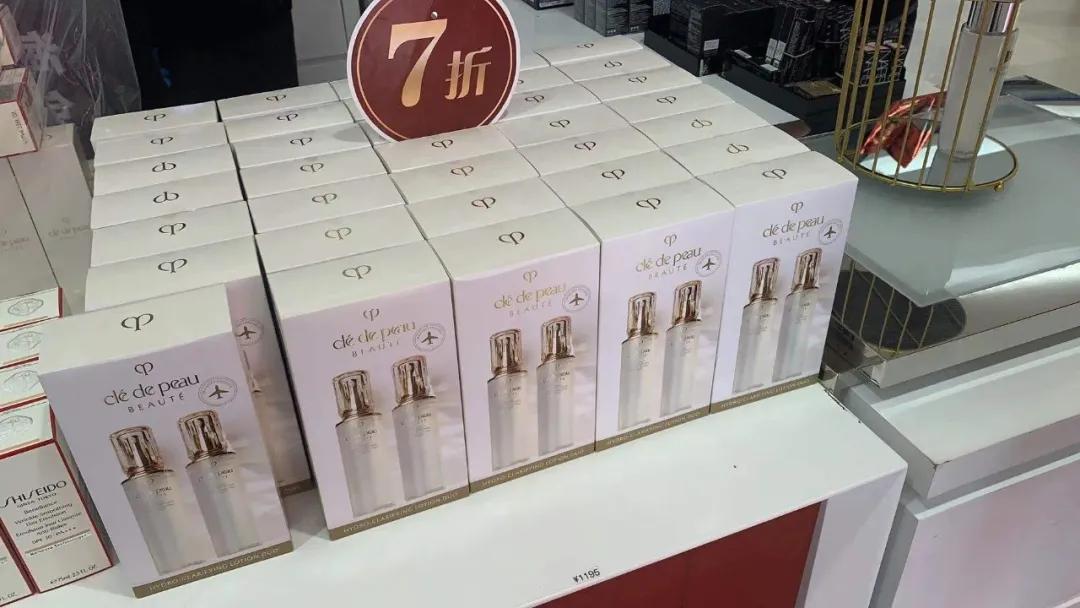 你逛免税店的样子像极了十年前逛两元店