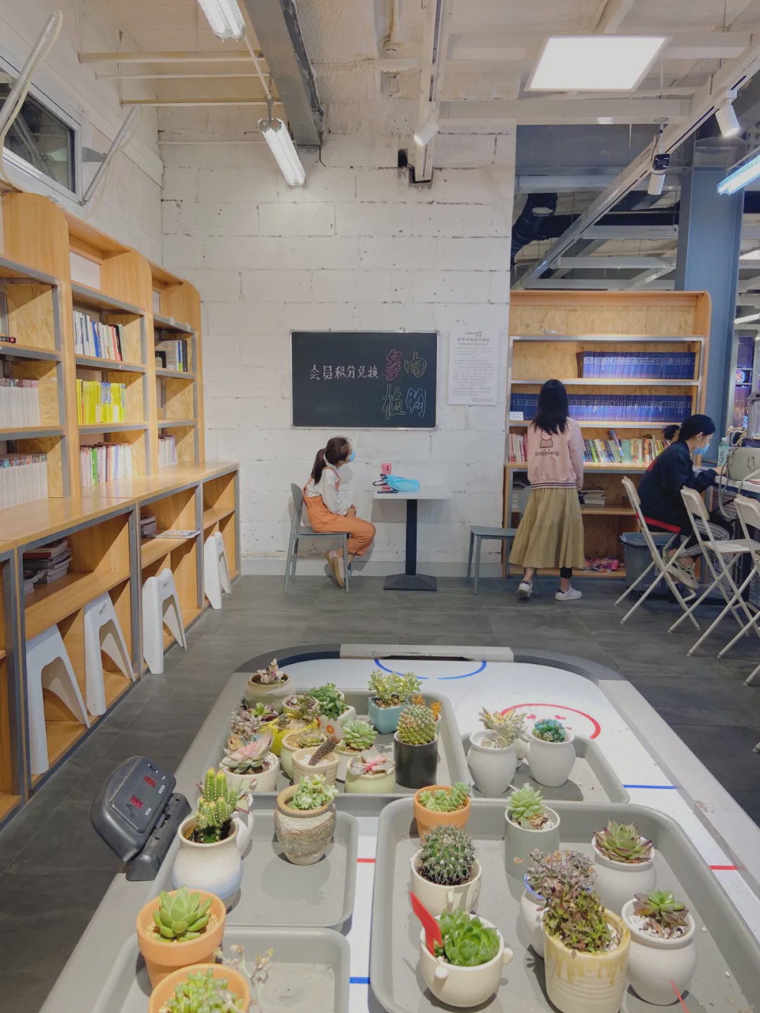 西安小众品牌服装店,西安时尚优雅女装街铺品牌