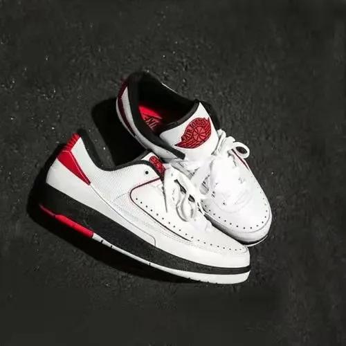 aj2复古高帮白绿上脚,最值得买的aj是几代