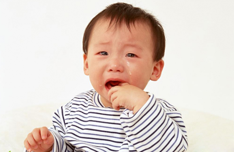 刚出生的婴儿不用喂奶么,为什么母乳喂养的宝宝不需要喝水