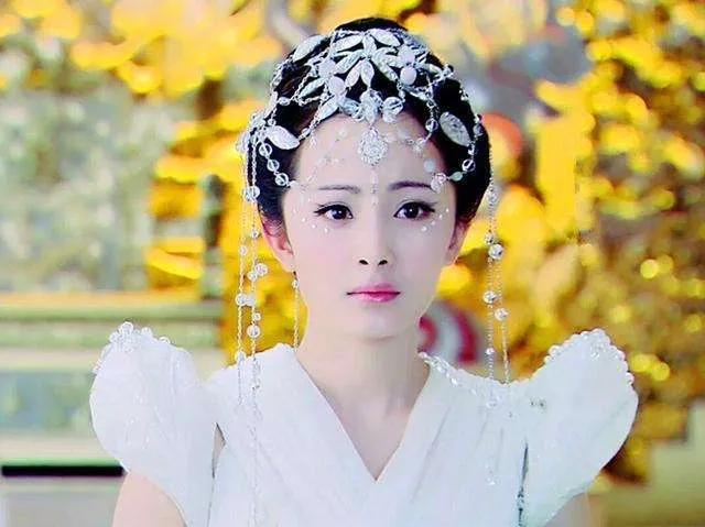 杨幂是不是又回到以前的样子了,杨幂其实大家都不容易互相理解吧