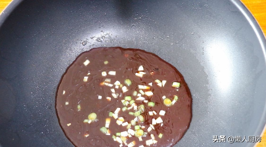 脆皮五花肉蘸料做法,五花肉裹淀粉油炸