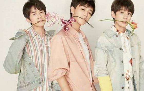 涂上自己喜欢的口红,涂上像自己本身唇色的口红