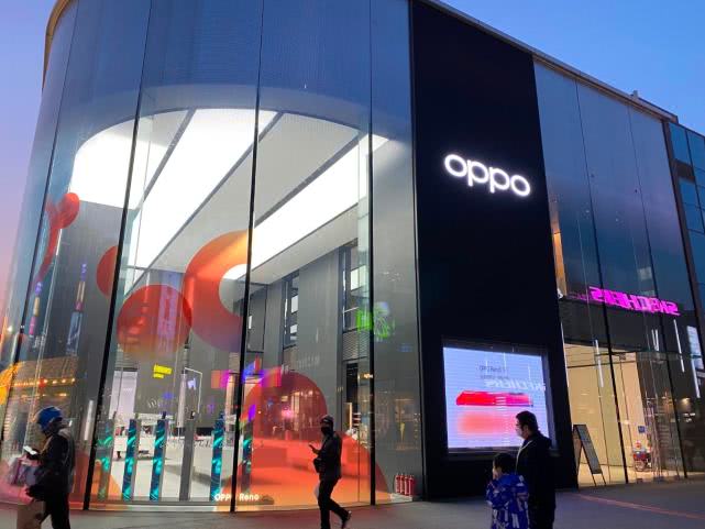 为了妻子移民美国，他才是中国的隐形首富，已经给中国捐了6个亿