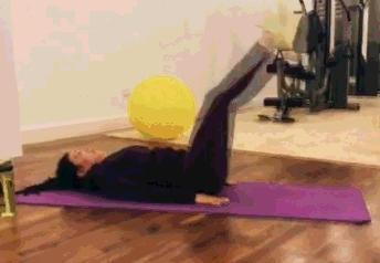 钟丽缇张伦硕人鱼夫妇跳舞视频,54岁钟丽缇穿红色人鱼装