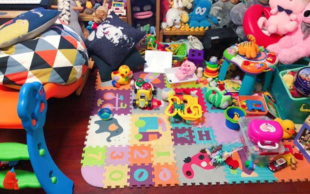 孩子不爱收拾,房间像个大垃圾堆?美国宝妈施奇招,一出手就赢了