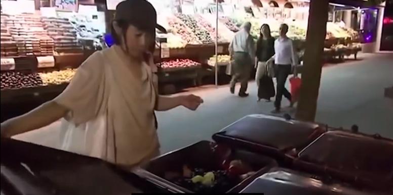 堪称最牛铁公鸡，衣食住行全从垃圾堆里来，美国女白领极端省钱术