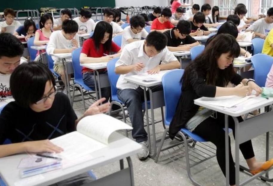 北京一所二本大学被称“官校”,分数线堪比一本,毕业易成公务员