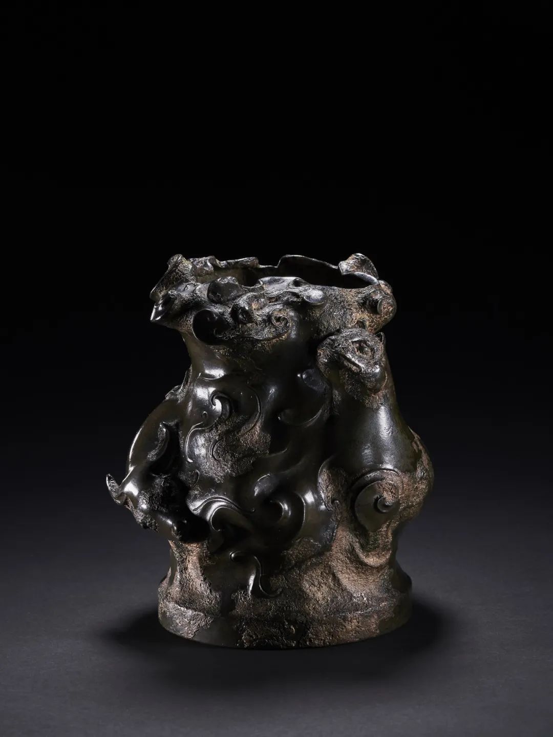 古天一拍卖2022秋拍成交记录,2023年竞价过亿拍品成交现场