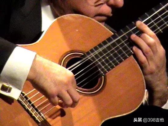 学吉他必听的古典吉他,古典吉他学两年想学民谣