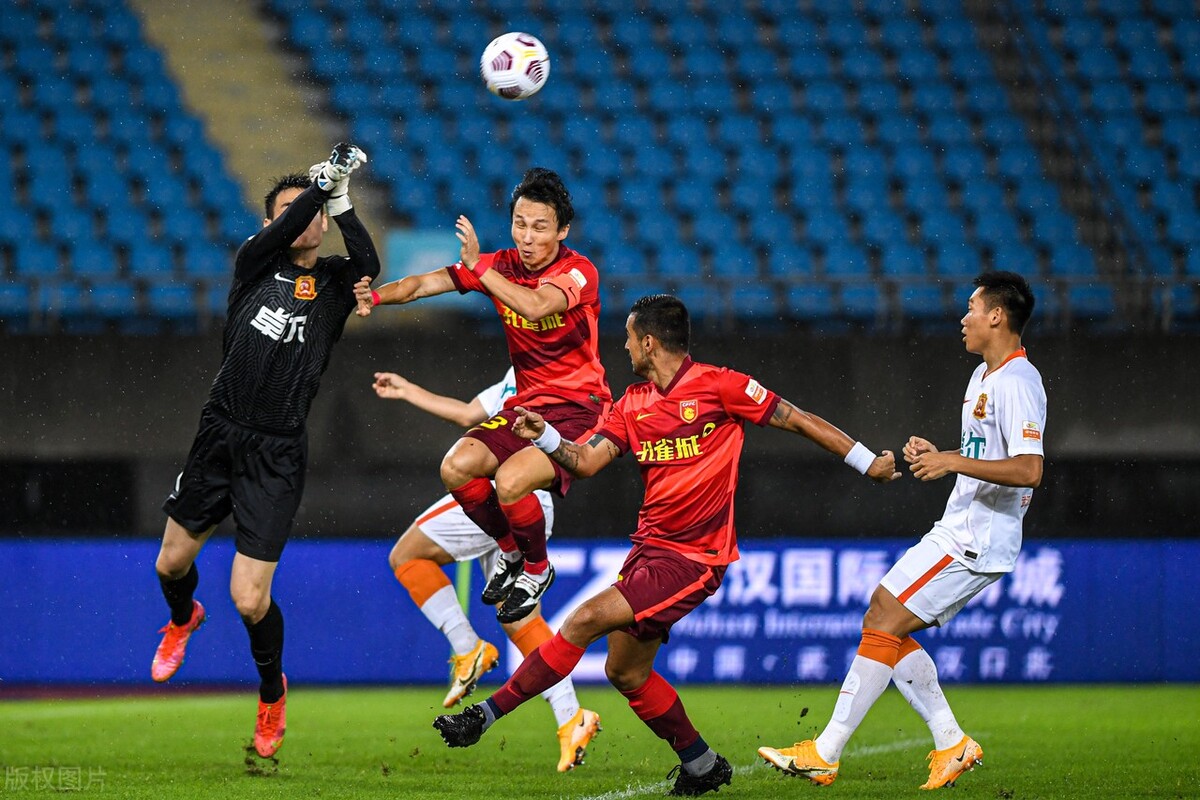 和尹鸿博一起被里皮培养的球员,尹鸿博金敬道吴曦