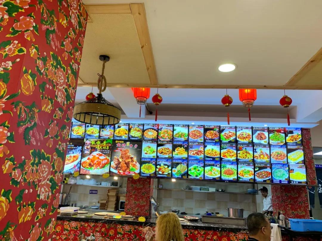 陵西街又换新餐厅“金手勺”“桥头排骨”两家评测