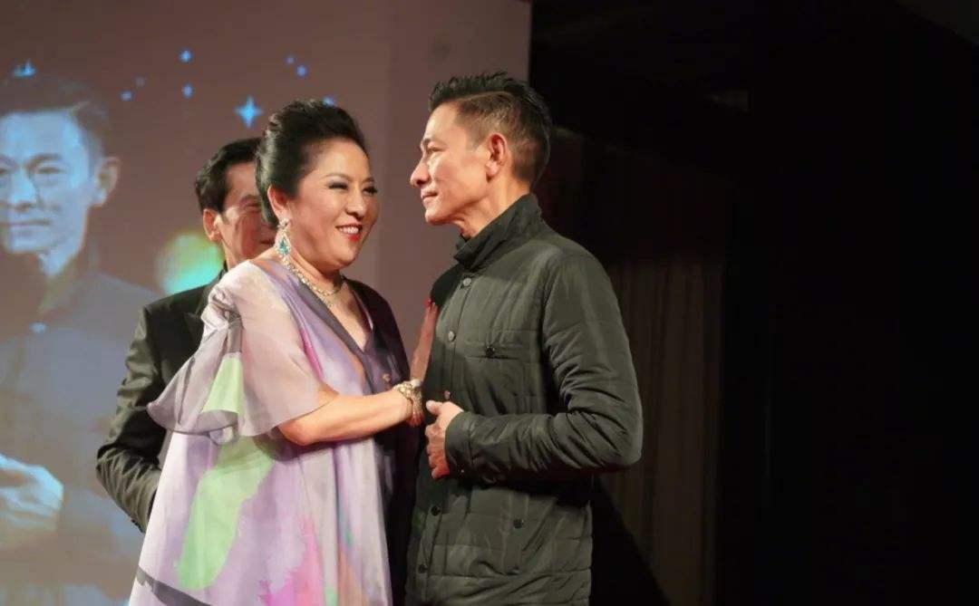 向太4亿戒指,众多明星对向太的评价