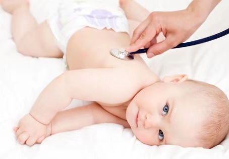 三个多月婴儿老是歪着头怎么回事,四个月宝宝歪着头看人