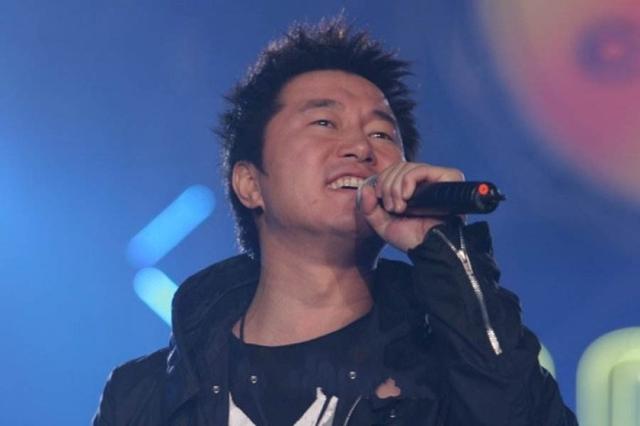 成名后抛弃两任妻子,成名后抛弃妻子迎娶白富美