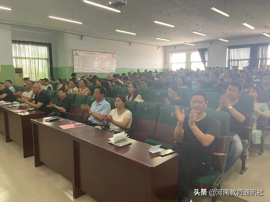 岁月如歌情怀依旧退休老师欢送会,岁月如歌退休教师欢送会