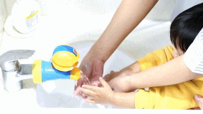 一到冬天皮肤干燥起皮用什么护肤,一到换季宝宝皮肤干燥