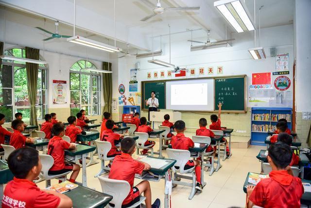 恒大足校传控打法,恒大克莱枫丹