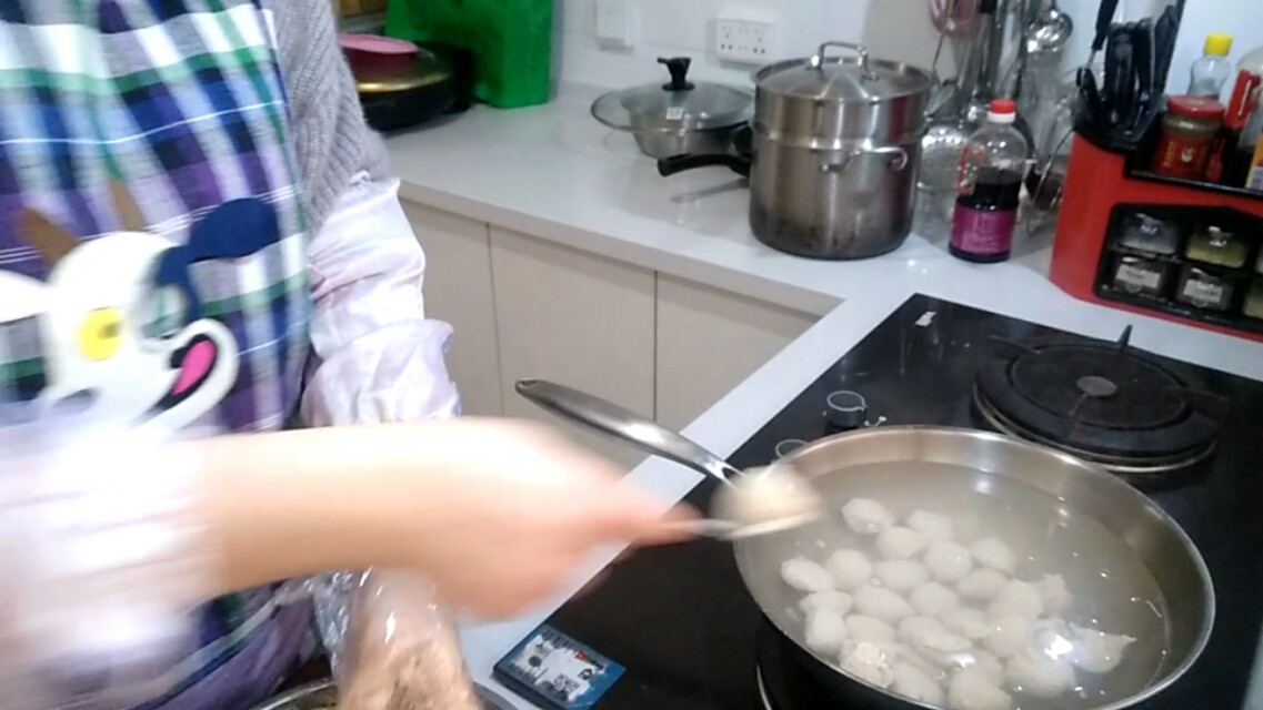 冷冻鱼皮做鱼肉丸子,正宗湖北鱼汆丸子做法