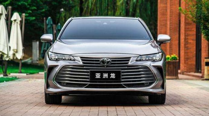 丰田凯美瑞双擎和亚洲龙油耗比较,丰田凯美瑞和亚洲龙有什么区别