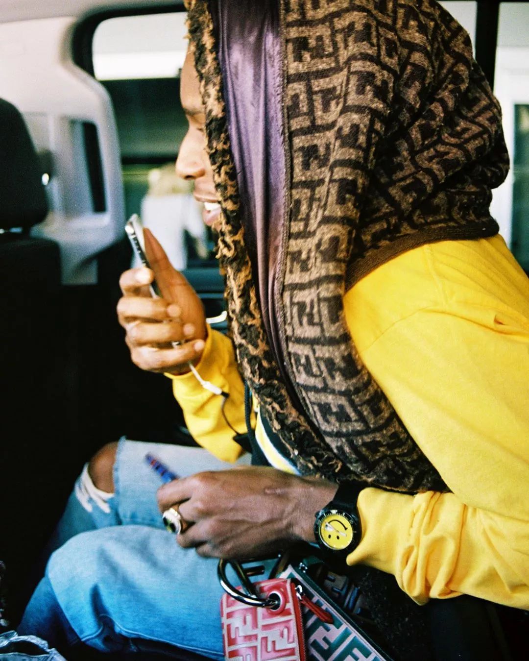 大侦探皮卡丘冬季穿搭,陪女生去看电影需要准备什么