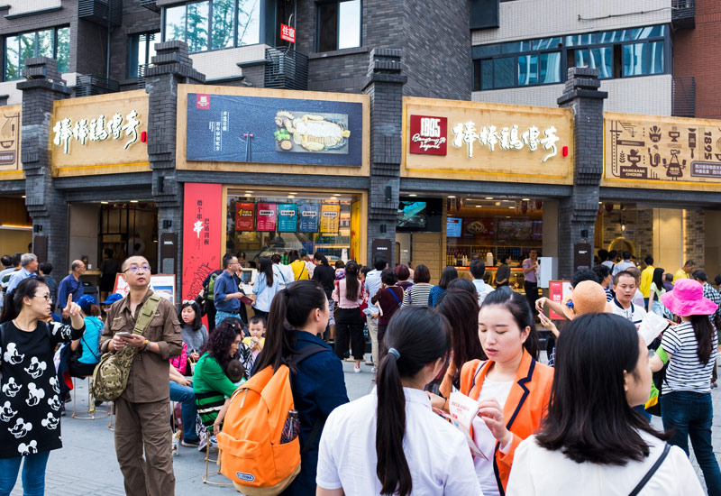 聚焦餐饮市场新航向，棒棒鸡传奇撬动千亿好项目
