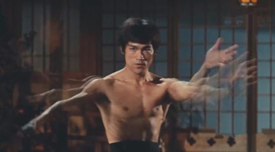 周星驰电影致敬李小龙,周星驰致敬李小龙视频完整版