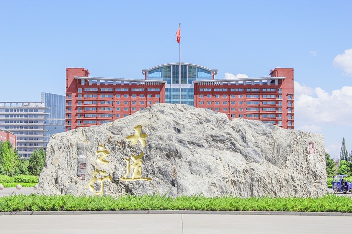 这两所二本高校很无奈，改个霸气校名却被985高校反对，只能作罢