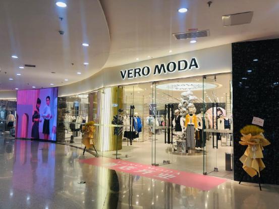 商业|“中国版Zara”拉夏贝尔负债73亿元沈阳门店不足5家