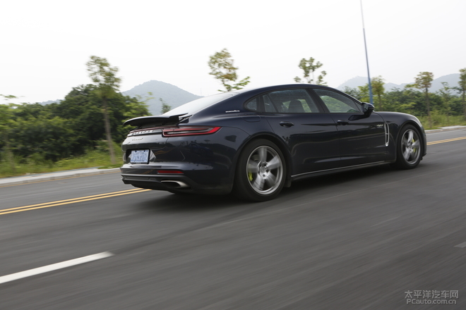 保时捷panamera混动深度测试 (全新保时捷panamera4s 2.9t试驾感受)