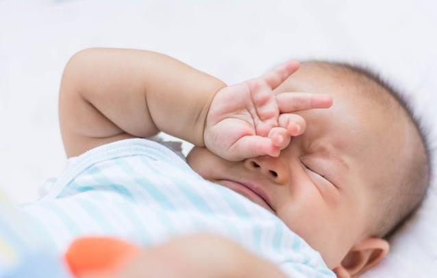 0-3岁宝宝哄睡难入睡,三个月婴儿难以哄睡的原因