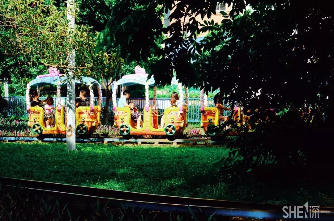 这里是东方世界,东门离这里有多远