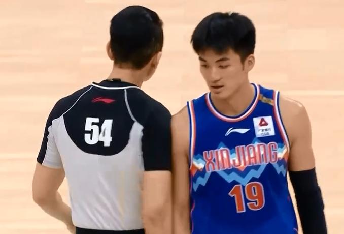 钟诚抢断战胜吉林,吉林男篮钟诚最后三分