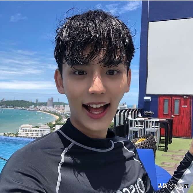 韩国男生的发型有哪些常见的款式,最流行的日式发型和韩式发型男士