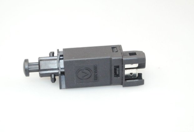 刹车灯不亮一招教你检查刹车灯,刹车灯开关损坏后刹车灯还会亮吗