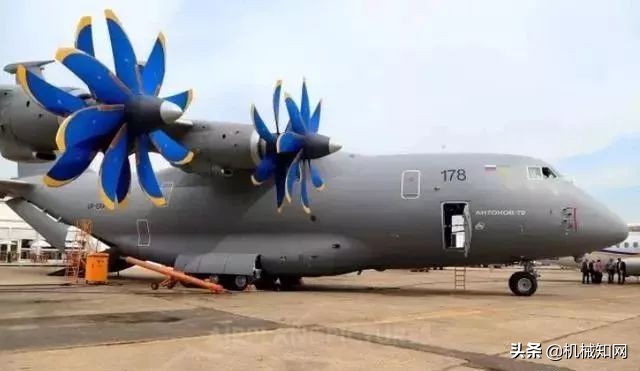 飞机前面有两个螺旋桨是什么原理,纸飞机为什么能飞起来原理演示