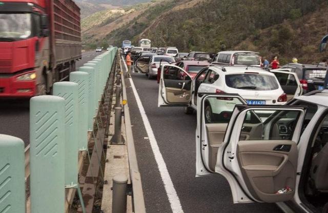 高速堵车尿急解决方法,高速堵车尿急怎么治