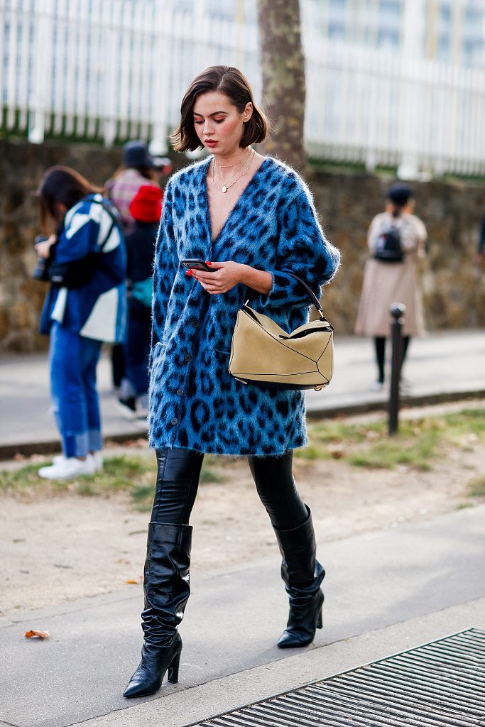 长款v领毛衣怎么穿内搭什么,秋冬季节v领毛衣的5个搭配技巧