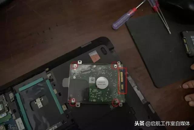 笔记本自己加装固态内存条教程,老笔记本更换内存条和固态硬盘后