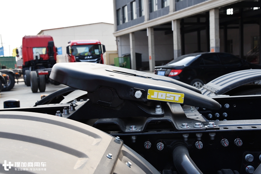 格尔发7.8米厢式货车自重,自重7.5吨牵引车