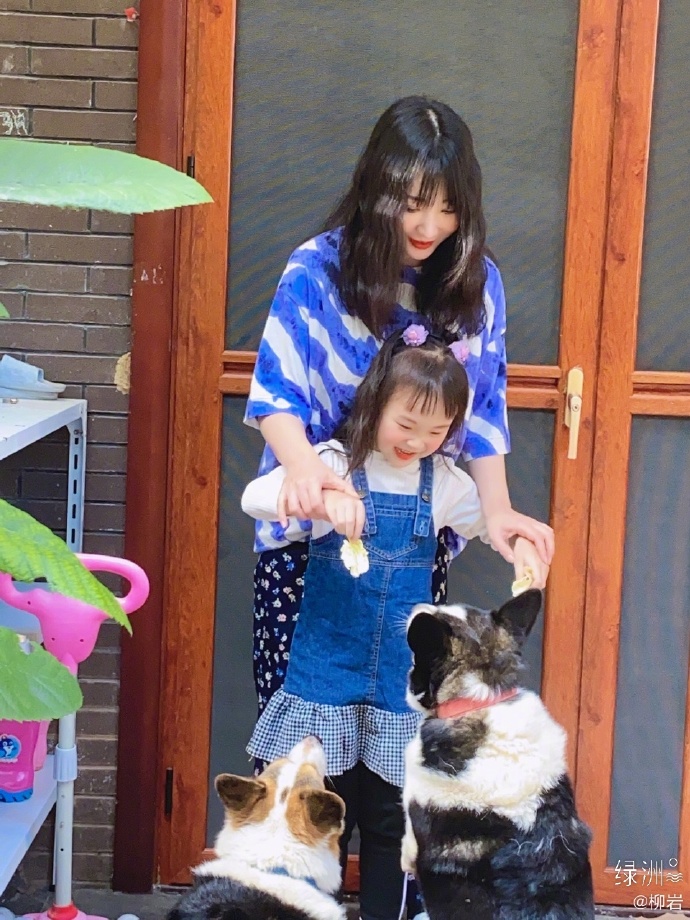 柳岩穿健身装,柳岩居家