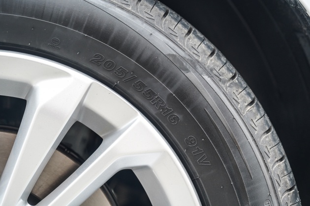 酷威熏黑车标,吉利远景18款车头