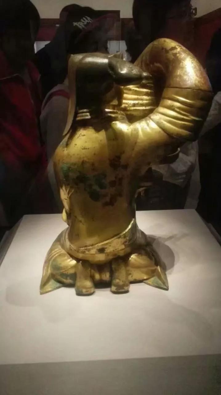 长信宫灯历史背景,长信宫灯前世故事