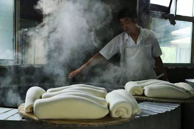 皖北阜阳特产枕头馍,阜阳洪胡子枕头馍具体地址