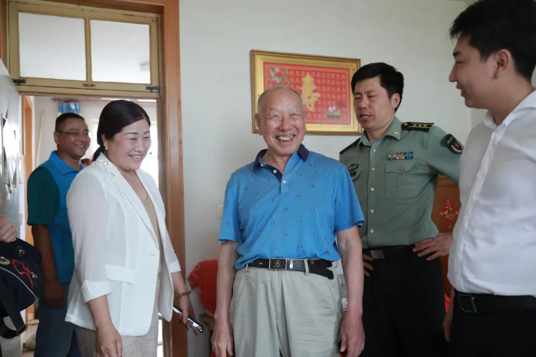 蓬莱市爱心志愿者协会,爱心协会志愿者慰问困难户