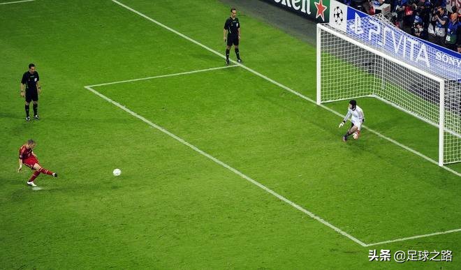 守门员怎么扑救点球,守门员怎么扑救不痛