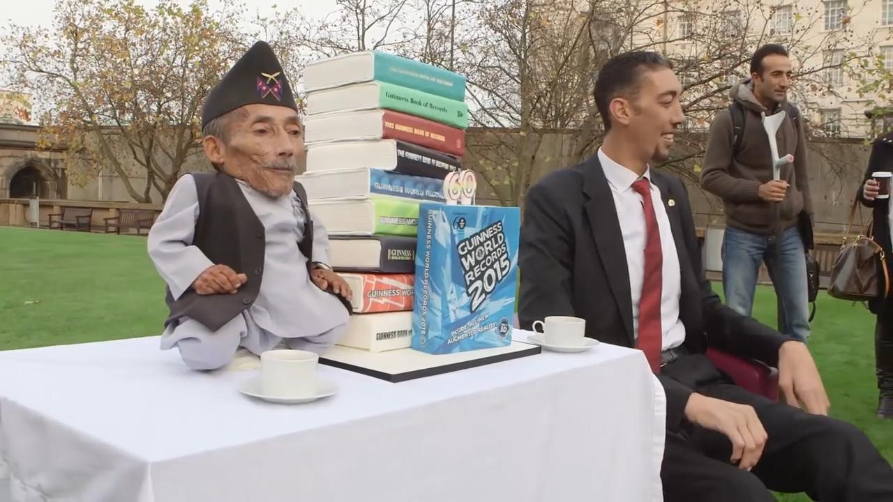 世界上最高和最矮的人相遇,世界上最矮的人身高只有70cm