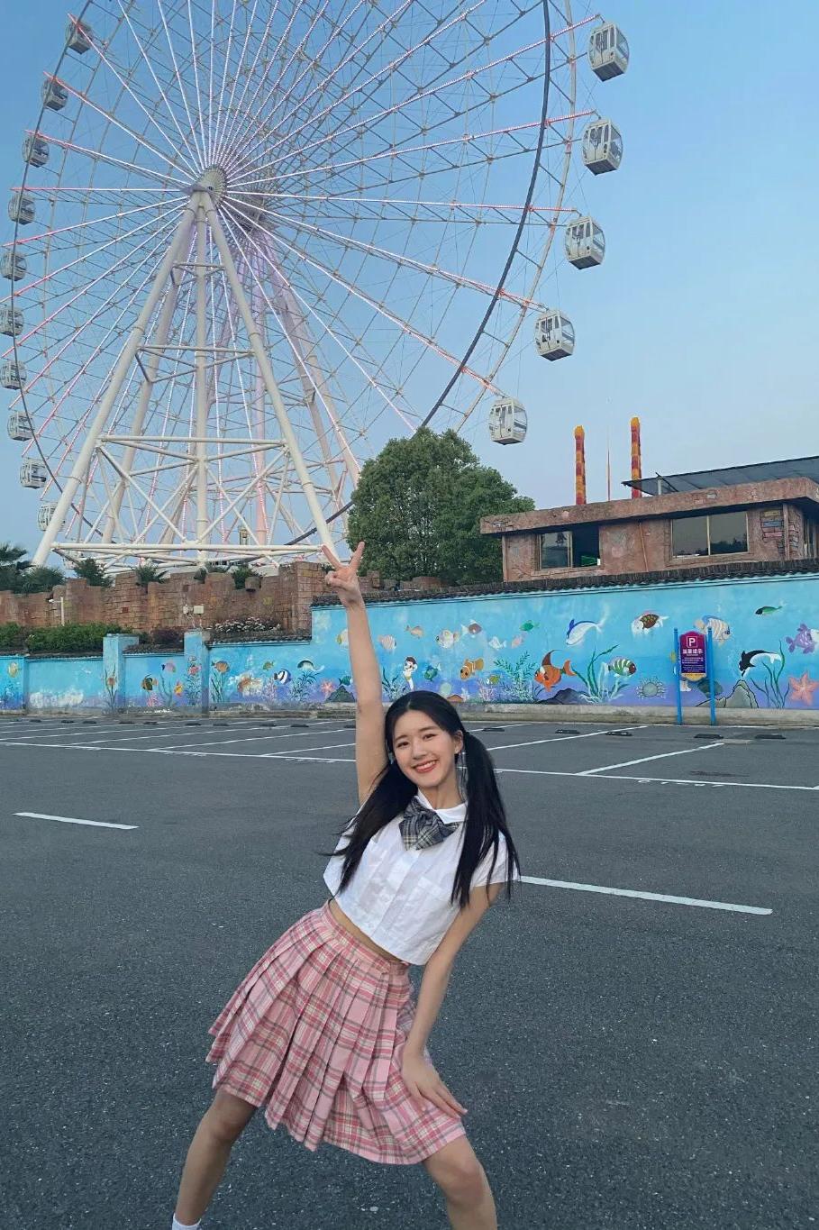 圆脸减龄发型可扎可披图片,短圆脸适合的扎发